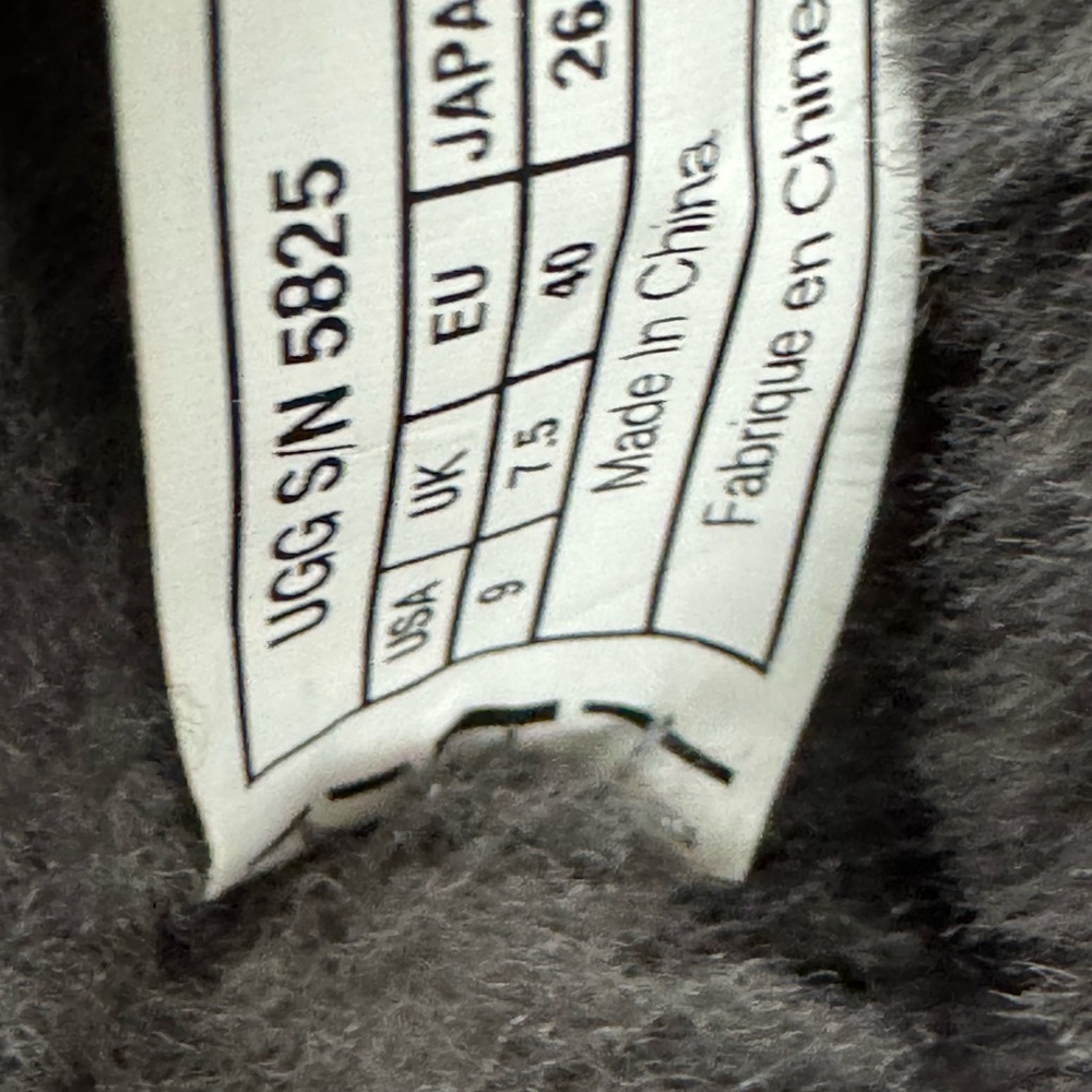 UGG Women's Classic Short II Boots - Gray Size 9 - Picture 8 of 9